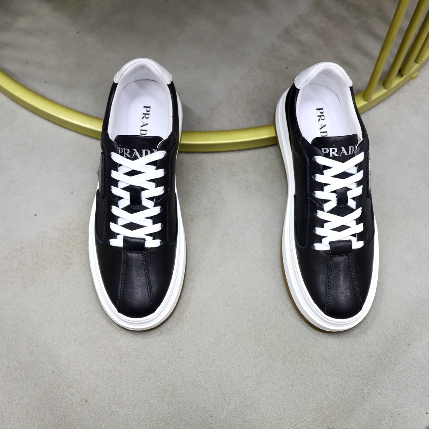 Men's shoes: 440💰🙅‍♂️🙅‍♂️🙅‍♂️ Brand: PRADA Standard code: 38–44 (45 can be customized) Level: Same as the official website Material: Original cowhide fabric Comfortable pigskin lining Lightweight and wear-resistant outsole Style category: Men's fashionable casual shoes and boots Running sneakers Distinguished luxury brand elements Top luxury Color: actual picture color